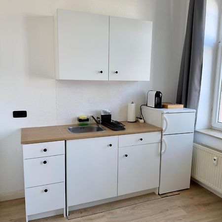 Raha Apartments - Charmantes Studio-Apartment - Hbf - Gratis Parkplatz Эрфурт Экстерьер фото