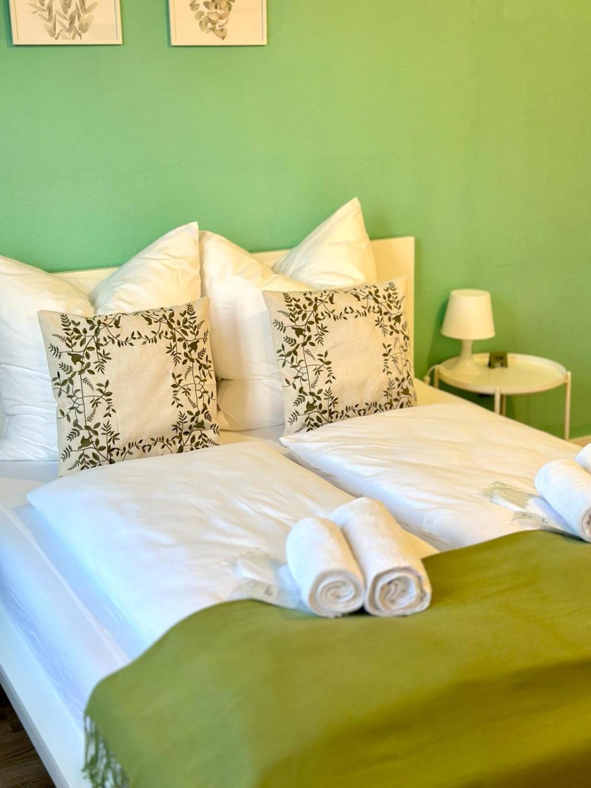 Raha Apartments - Charmantes Studio-Apartment - Hbf - Gratis Parkplatz Эрфурт Экстерьер фото