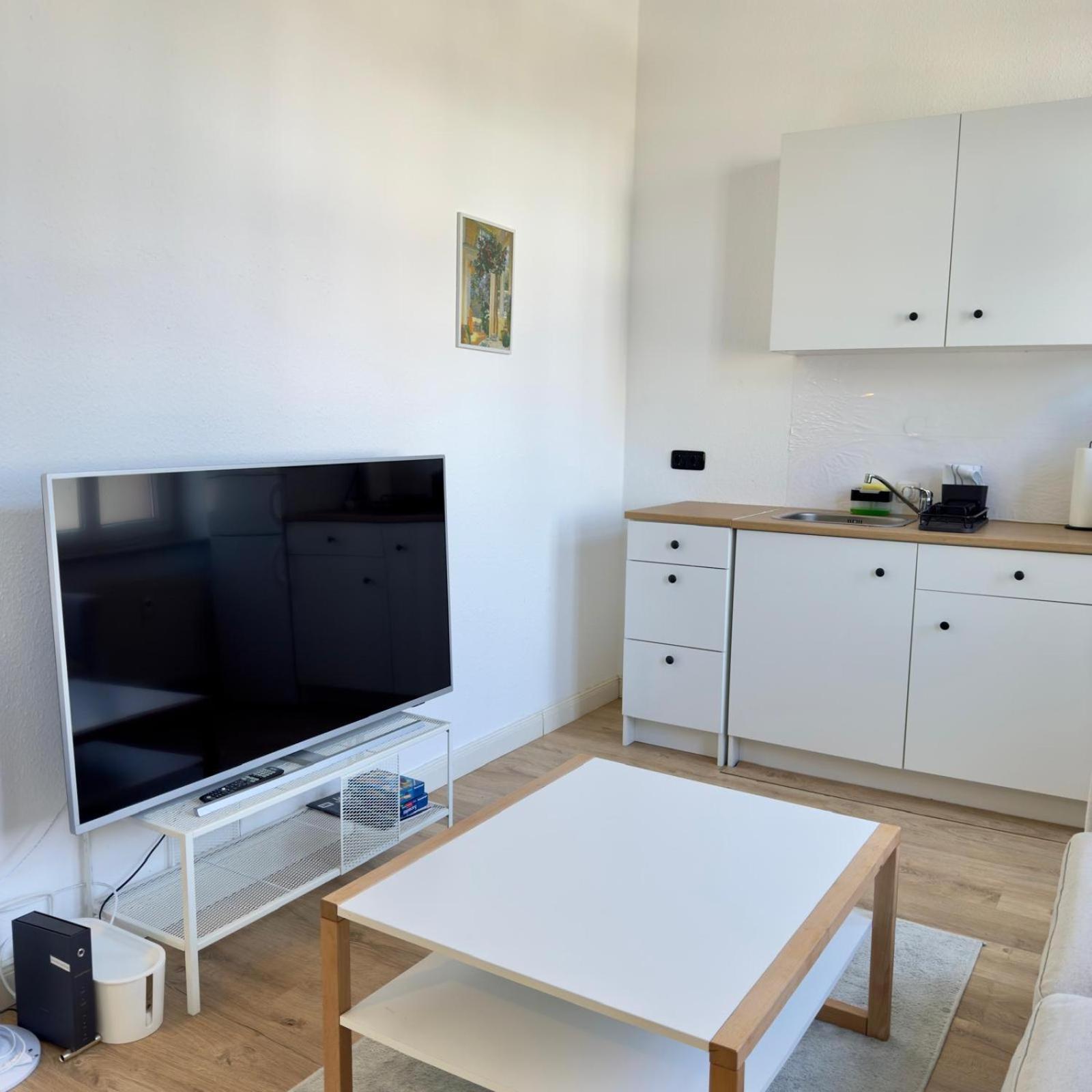 Raha Apartments - Charmantes Studio-Apartment - Hbf - Gratis Parkplatz Эрфурт Экстерьер фото